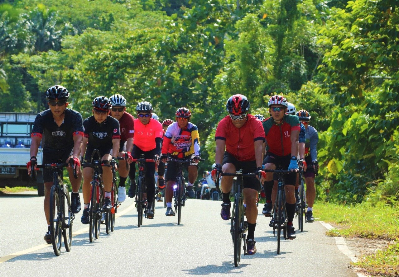 bersepeda-bersama-jadi-cara-pangdam-xviicenderawasih-meningkatkan-imunitas-220803b-rev1.jpg