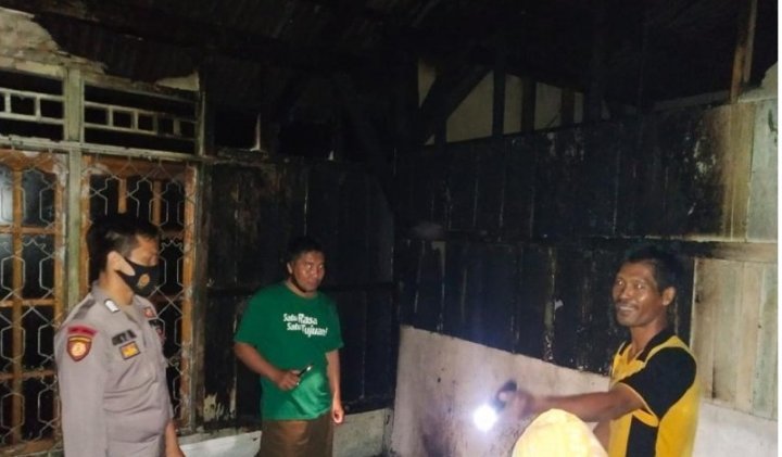 rumah-petani-mukomuko-hangus-terbakar-tak-ada-korban-jiwa-220803a-rev1.jpg