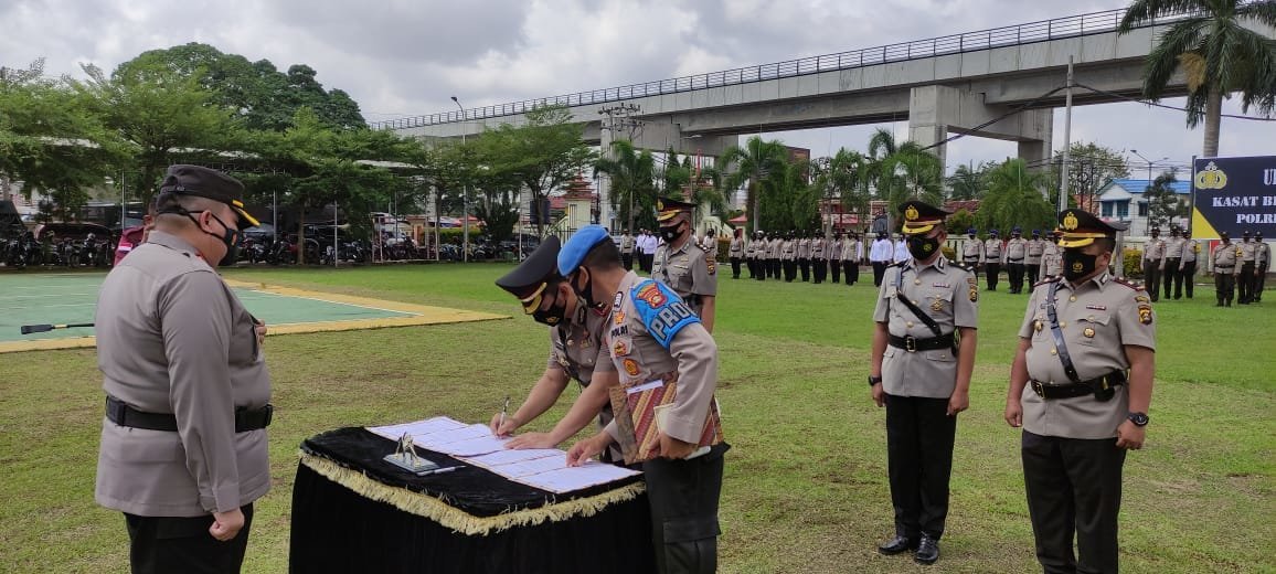 kapolrestabes-palembang-pimpin-sertijab-kapolsek-it-ii-dan-kasat-binmas-220803v-rev1.jpg