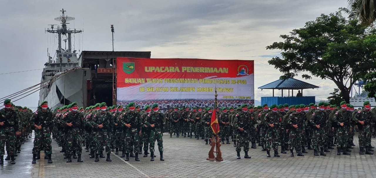 kodamxviicenderawasih-terima-satgas-pamtas-ri-png-2208036-rev1.jpg