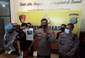 polisi-menangkap-pelaku-pembunuhan-remaja-di-medan-220803m-rev1.jpg