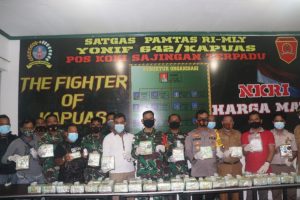 patroli-jalur-ilegal-satgas-pamtas-yonif-642kapuas-berhasil-amankan-42928-kg-narkoba-2208034-rev1.jpg