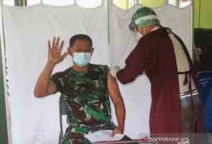 prajurit-tni-kodim-1016-palangka-raya-mulai-ikuti-vaksinasi-covid-19-220803f-rev1.jpg