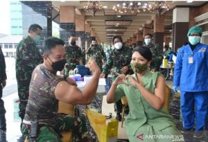 tni-ad-laksanakan-vaksinasi-seren-220803c-rev1.jpg