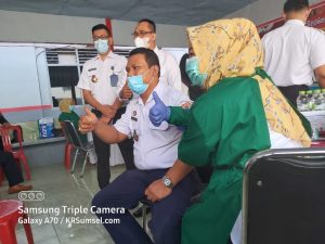 seluruh-pegawai-lapas-sekayu-di-vaksinasi-tahap-1-220803z-rev1.jpg