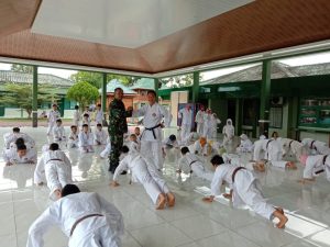 perguruan-karate-lemkari-dibawah-binaan-kodim-0402-latihan-rutin-220803i-rev115.jpg