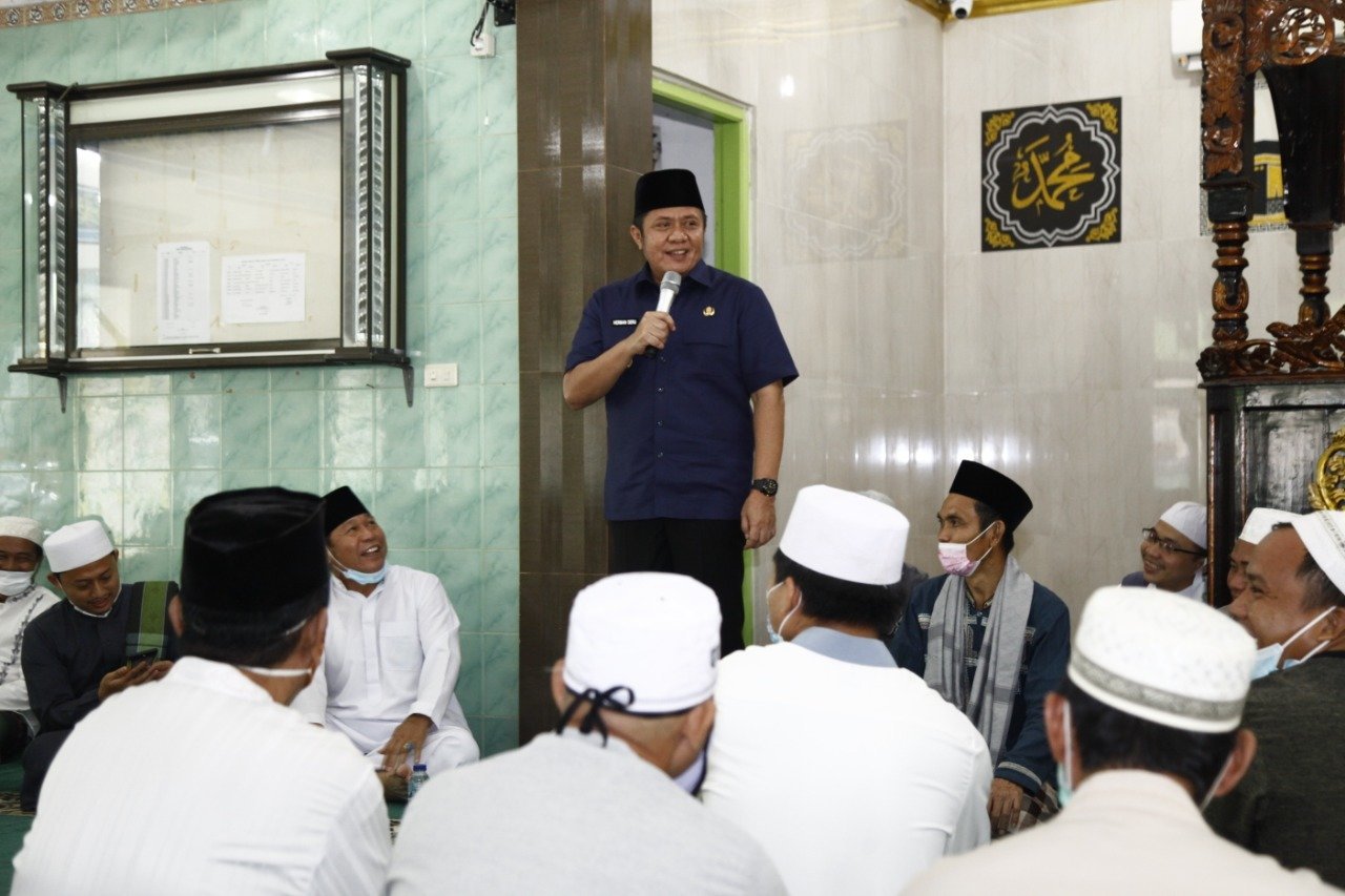 herman-deru-ajak-jemaah-masjid-asy-syakirin-sukseskan-program-vaksinasi-covid-220803u-rev1.jpg