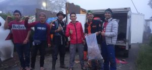 10-ton-limbah-sampah-berhasil-diturunkan-dari-gunung-dempo-2208033-rev1.jpg
