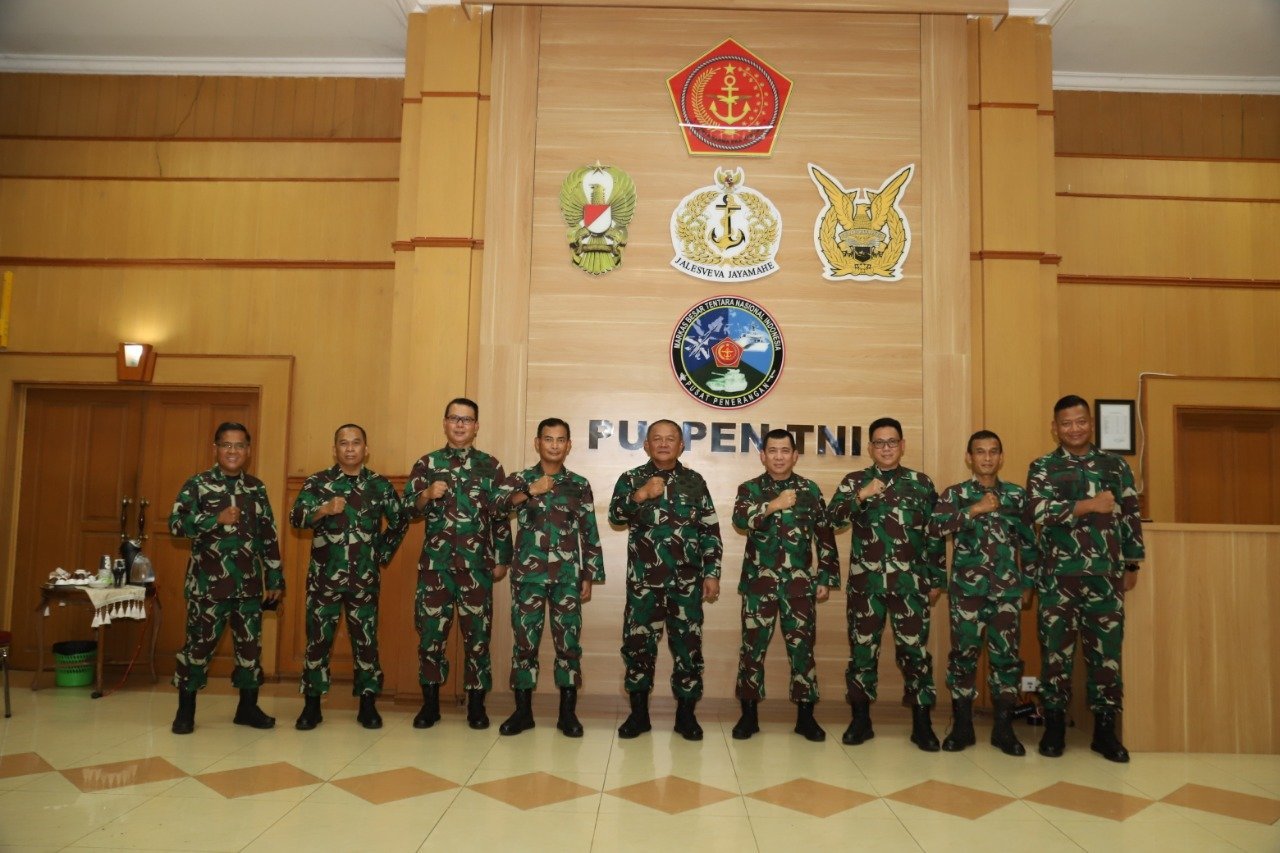 kasum-tni-kunjungi-pusat-penerangan-tni-220806b-rev2.jpg