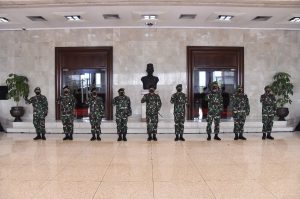 panglima-tni-terima-laporan-kenaikan-pangkat-23perwira-tinggi-220806t-rev2.jpg