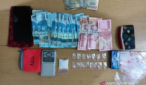 polda-sumsel-amankan-puluhan-pengedar-sabu-220806a-rev1.jpg
