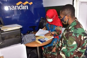 bintara-dan-tamtama-remaja-tni-al-asal-papua-terima-pelajaran-perbankan-220806q-rev2.jpg