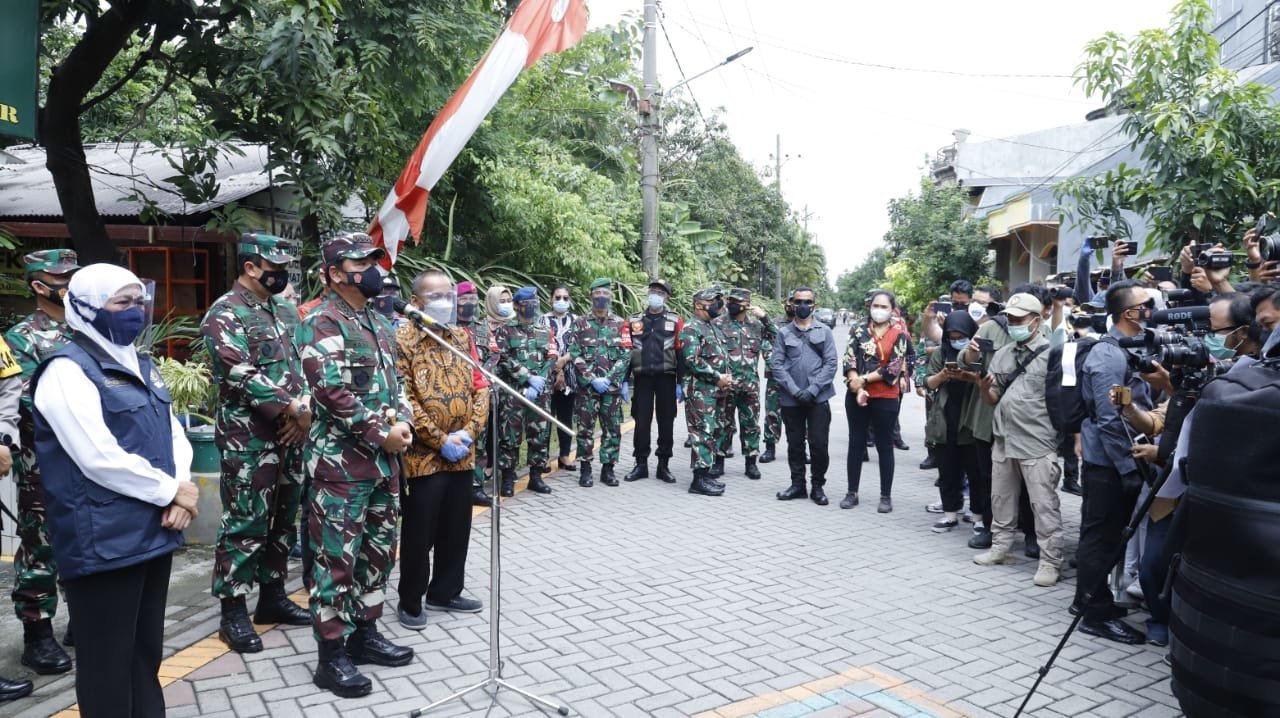 panglima-tni-meninjau-pelaksanaan-ppkm-skala-mikro-di-surabaya-2208064-rev1.jpg