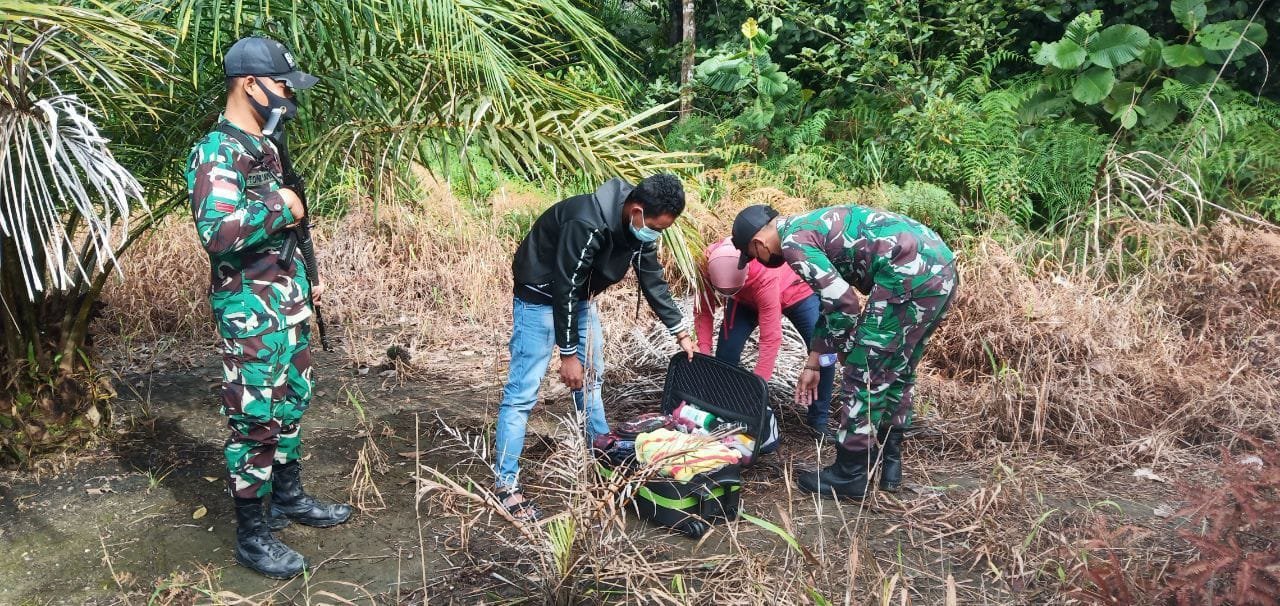 satgas-pamtas-ri-malaysia-yonif-642kapuas-amankan-12-orang-pmi-ilegal-2208069-rev1.jpg