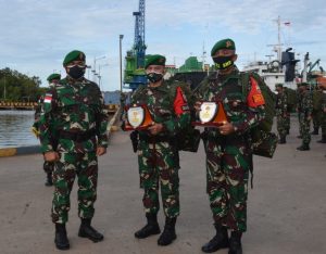 wadan-kolakops-korem-merauke-pimpin-upacara-pelepasan-yonif-125-dan-yonmek-516-kembali-ke-home-base-220806p-rev2.jpg