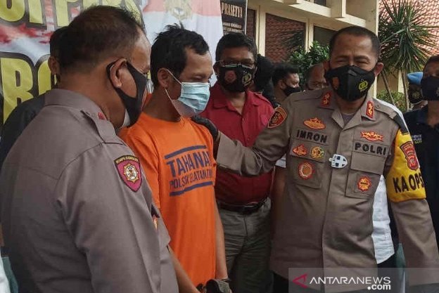 polres-cirebon-tangkap-begal-sudah-beraksi-sembilan-kali-2208063-rev2.jpg