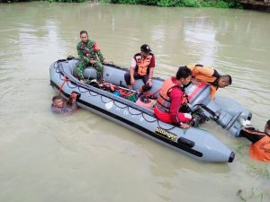 orang-tenggelam-polsek-demak-kota-olah-tkp-dan-sisir-sungai-220806u-rev1.jpg