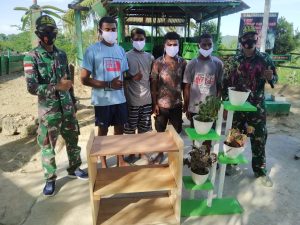 manfaatkan-potensi-alam-satgas-413-kostrad-ajarkan-warga-perbatasan-ri-png-buat-kerajinan-rumah-tangga-220806c-rev1.jpg