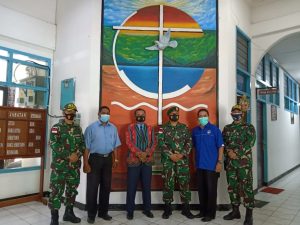 perkuat-ikatan-persaudaraan-satgas-yonif-mr-413-sambangi-sinode-gki-papua-220806e-rev1.jpg