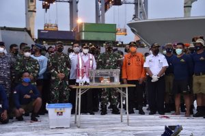panglima-tni-lokasi-penemuan-fdr-pesawat-sriwijaya-air-sj-182-sesuai-perkiraan-220806c-rev2.jpg