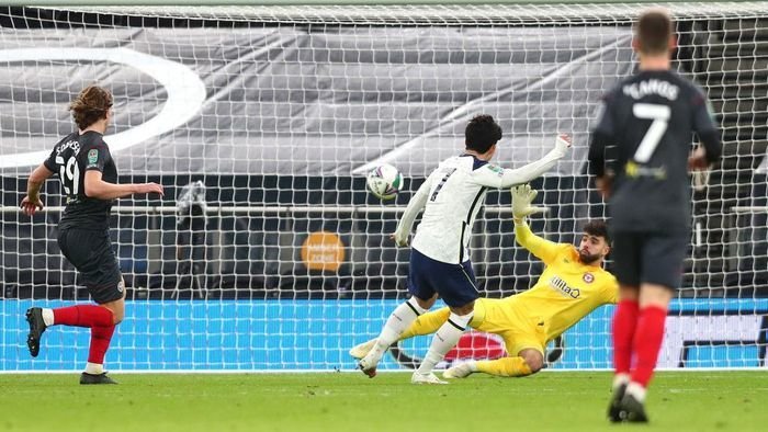 piala-liga-inggris-tottenham-ke-final-usai-kalahkan-brentford-2-0-220806v-rev1.jpg