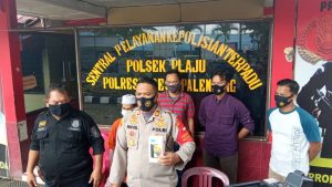 anggota-reskrim-polsek-plaju-berhasil-amankan-pelaku-jambret-yang-meresahkan-warga-220806v-rev1.jpg
