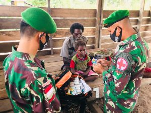 peduli-kesehatan-warga-perbatasan-satgas-yonif-125simbisa-gelar-pelayanan-kesehatan-keliling-220806u-rev1.jpg