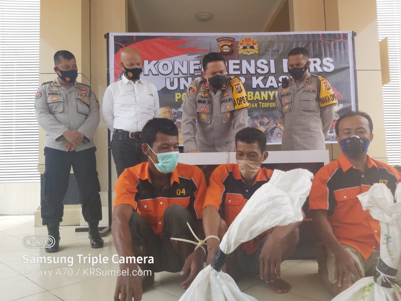 polisi-tangkap-3-pelaku-penambang-pasir-ilegal-di-muba-220806e-rev2.jpg