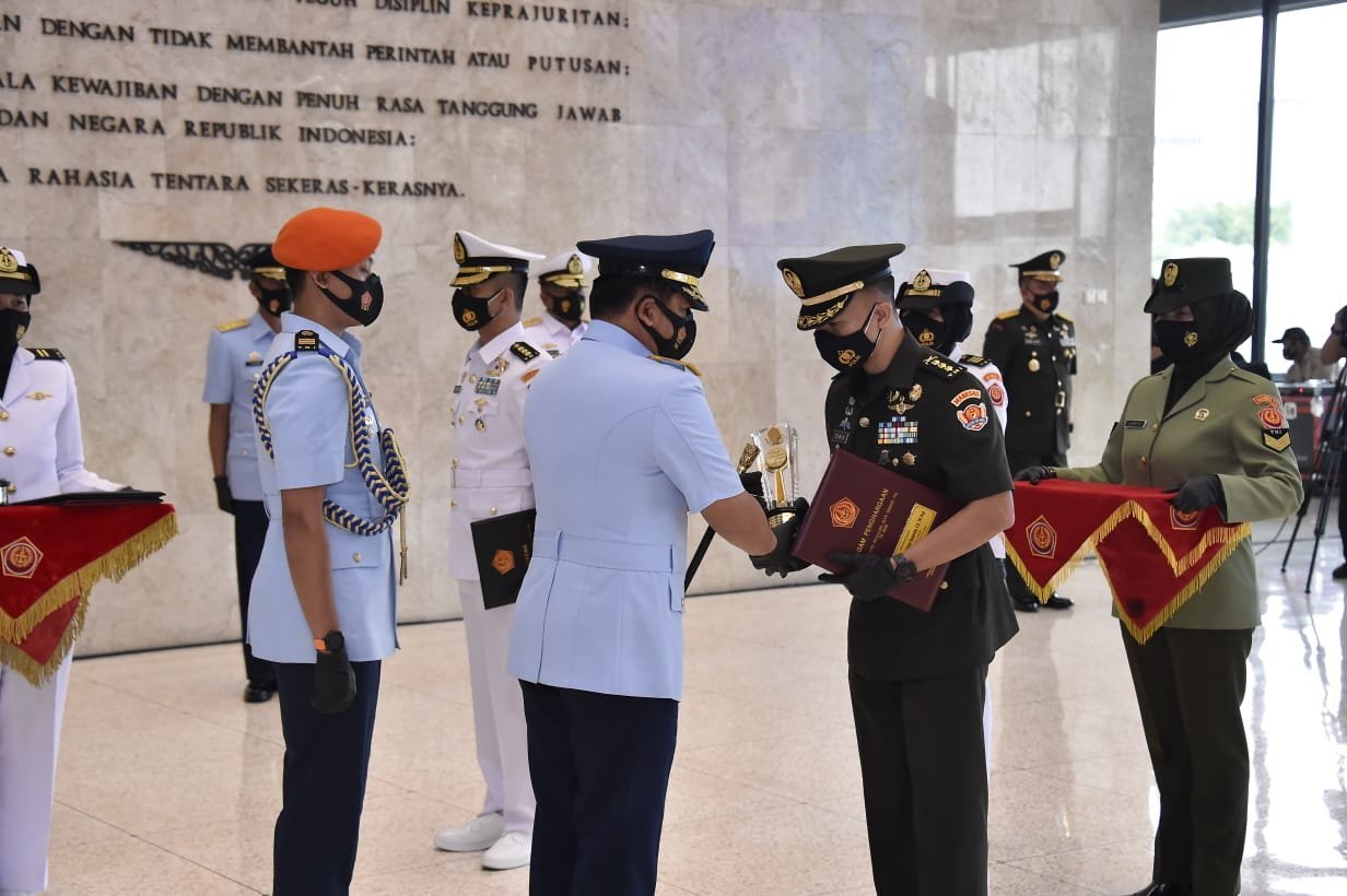 panglima-tni-tutup-pendidikanregulersesko-tni-angkatan-47-tahun-2020-220806z-rev2.jpg