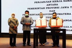 herman-deru-khofifah-indar-parawansa-teken-mou-kerjasama-misi-dagang-dan-investasi-2208064-rev2.jpg