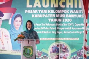 ketua-pkk-muba-launching-pasar-tani-kwt-220806y-rev2.jpg