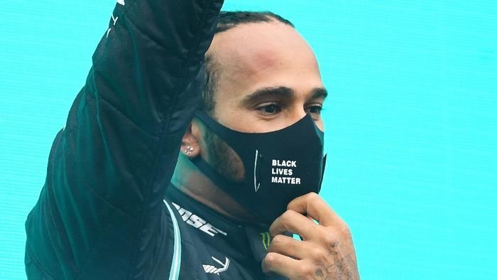 juara-dunia-f1-lewis-hamilton-positif-covid-19-absen-di-sakhir-220806c-rev2.jpg