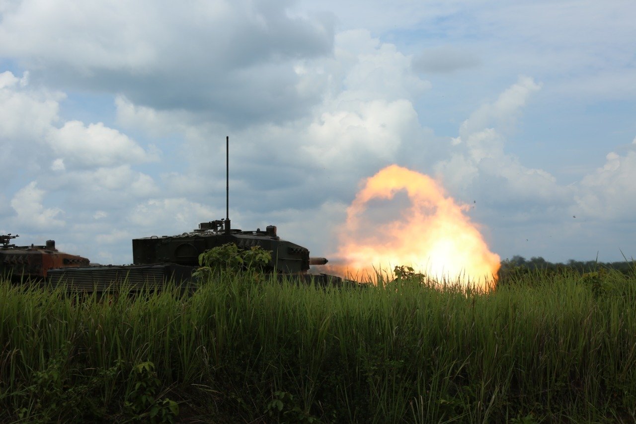 perkuat-pertahanan-tank-leopard-yonkav-8-lancarkan-tembakan-2208062-rev2.jpg