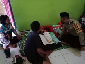 warga-sriguna-temukan-bayi-tergeletak-di-teras-rumah-220806a-rev2.jpg