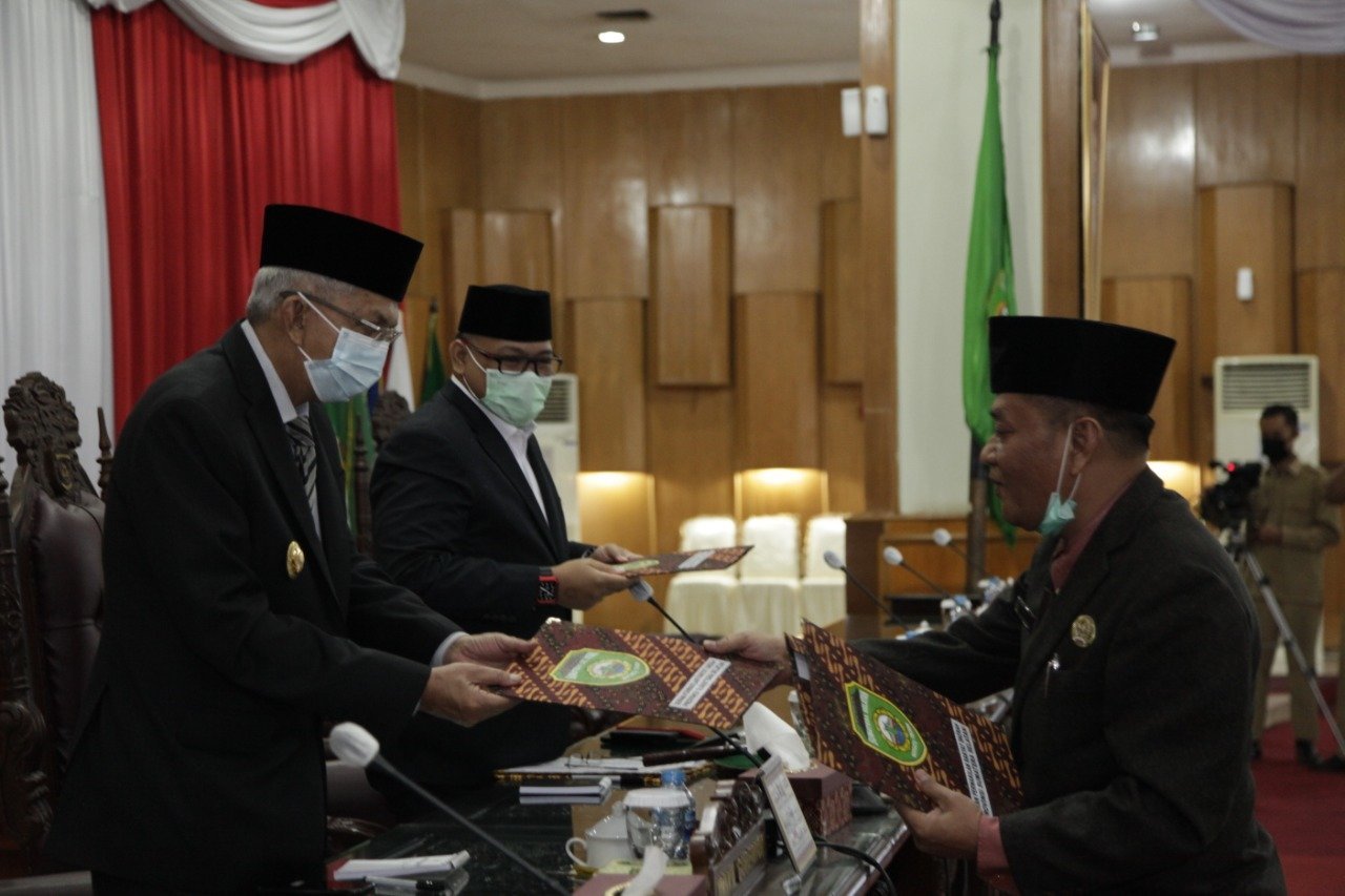 wagub-dengarkan-penyampaian-raperda-usulan-dprd-sumsel-220806i-rev2.jpg
