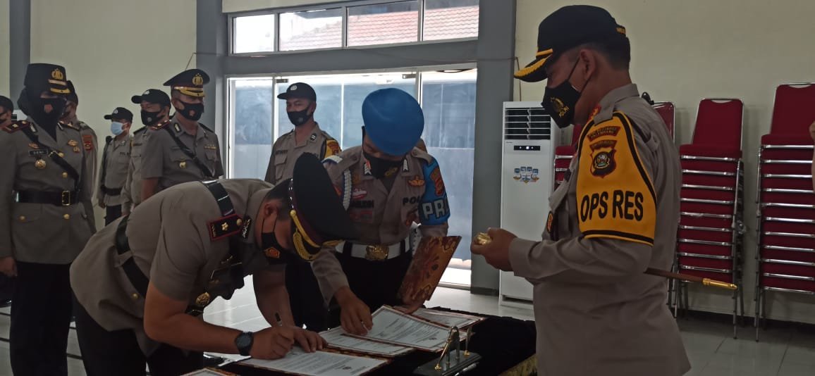 kapolrestabes-palembang-lantik-kasat-narkoba-dan-reskrim-220806k-rev2.jpg