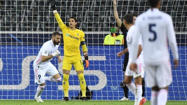 gladbach-vs-madrid-benzema-amp-casemiro-selamatkan-muka-los-blancos-220806o-rev1.jpg