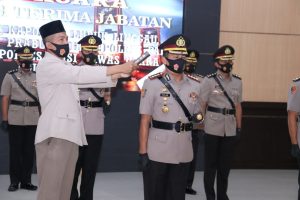 berikut-nama-lengkap-delapan-pamen-polda-sumsel-yang-serahterima-jabatan-220806k-rev2.jpg