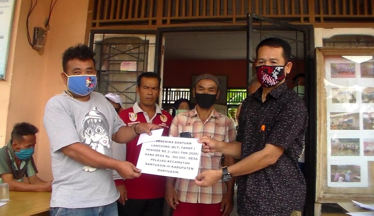 pembagian-blt-desa-pelajau-kecamatan-banyuasin-iii-ikut-protokol-kesahatan-2208061-rev1.jpg