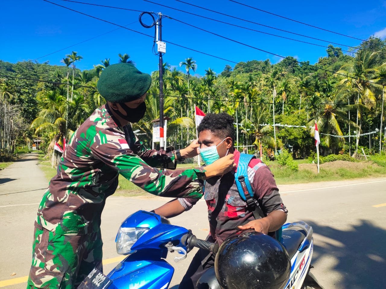 satgas-pamtas-ri-png-yonif-413bremoro-kostrad-gelar-razia-masker-2208062-rev1.jpg