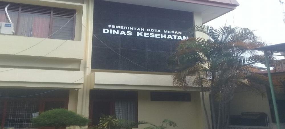 dinkes-dan-idi-bagikan-ribuan-masker-bagi-pedagang-pasar-petisah-medan-220806m-rev1.jpg