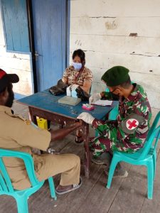 antisipasi-penyakit-malaria-satgas-754-kostrad-berkeliling-kampung-cek-kesehatan-masyarakat-220806g-rev2.jpg