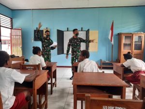peduli-pendidikan-prajurit-pamtas-yonif-125simbisa-bantu-mengajar-di-wilayah-perbatasan-220806r-rev2.jpg