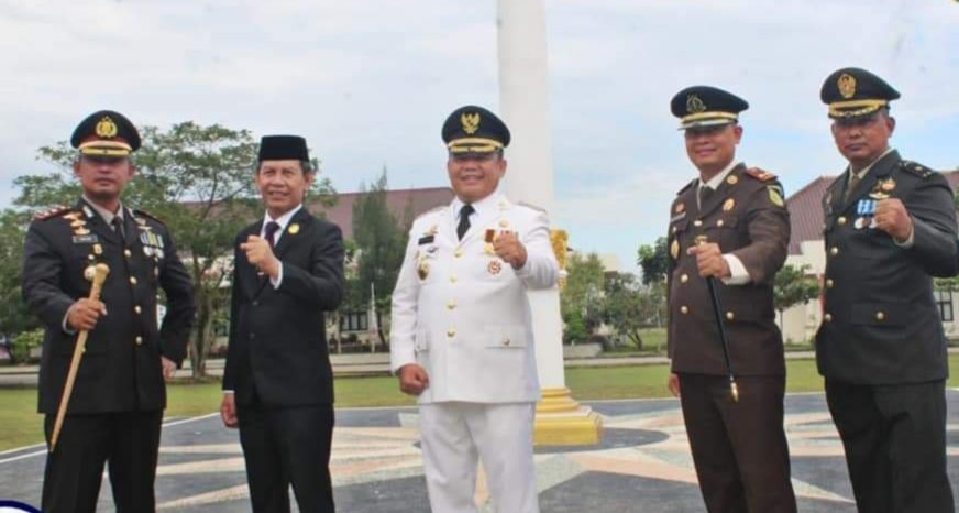 bupati-oi-pimpin-upacara-hut-ri-ke-75-220806m-rev2.jpg