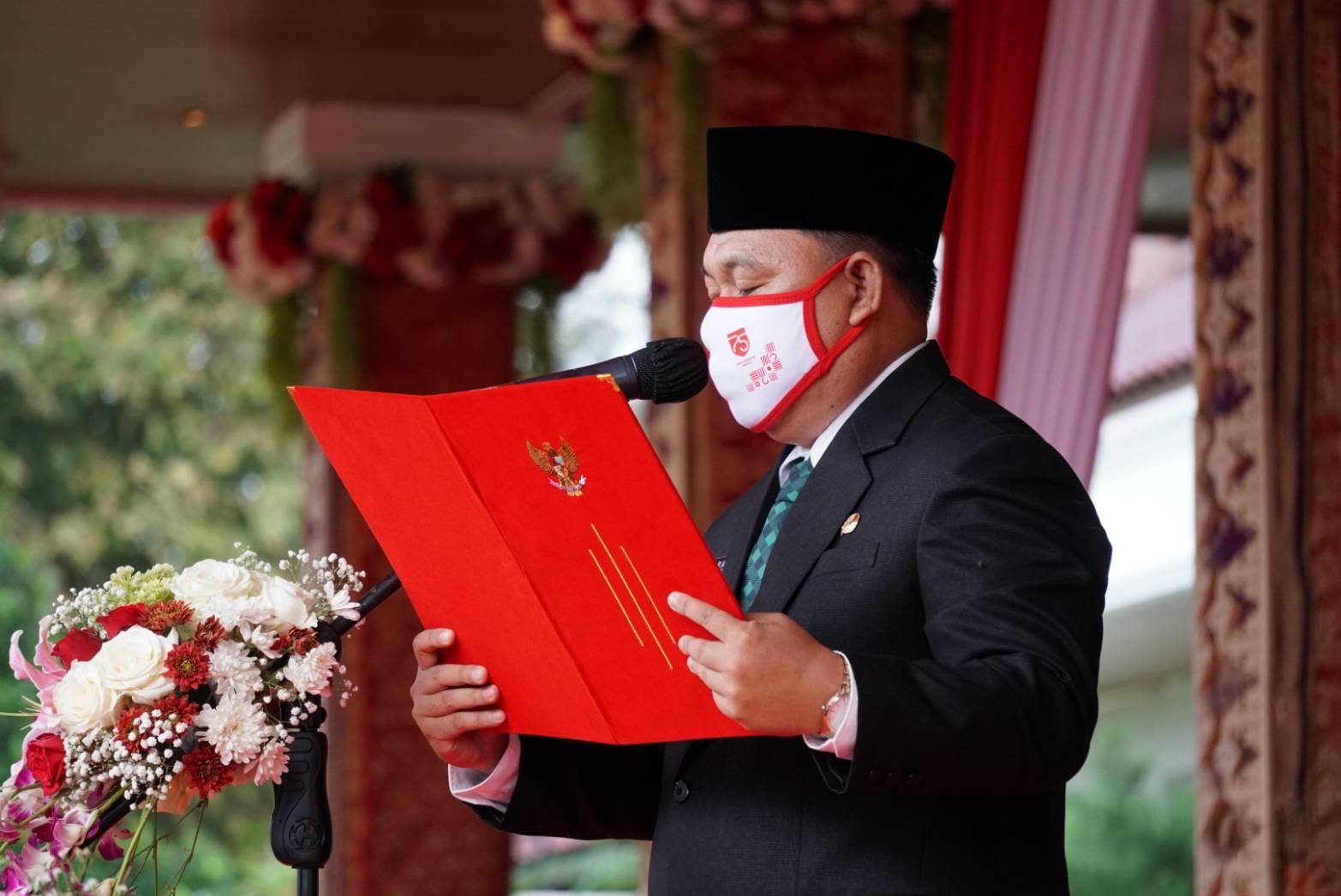 abadil-pimpin-doa-upacara-hut-ri-ke-75-di-sumsel-220806u-rev2.jpg