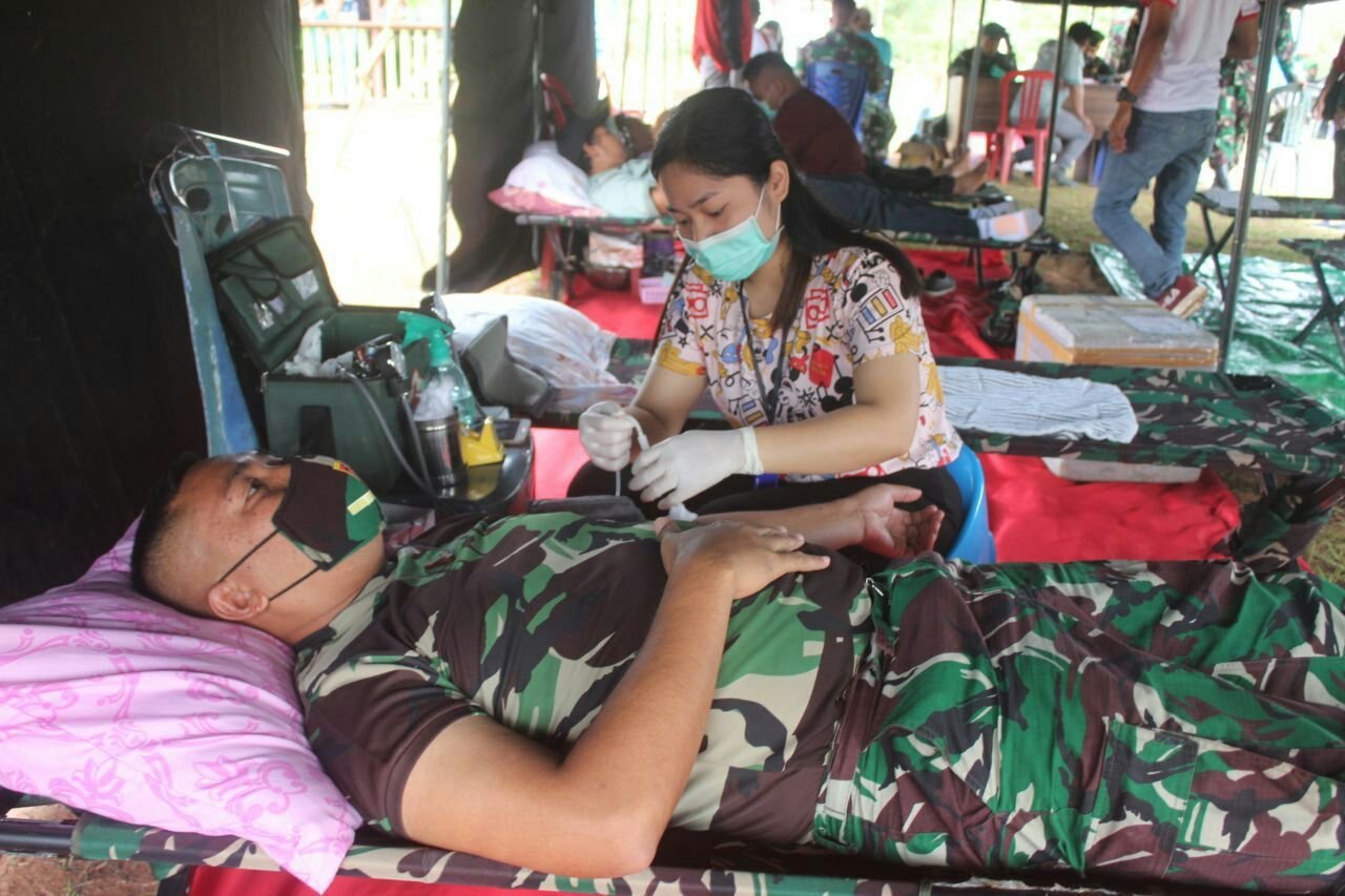 jelang-hut-kemerdekaan-ri-ke-75satgas-pamtas-yonif-125smbgelar-donor-darah-2208069-rev2.jpg