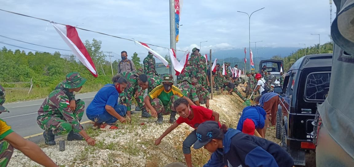 satgas-yonif-413-bremoro-warnai-bhakti-karya-di-jembatan-merah-2208065-rev2.jpg