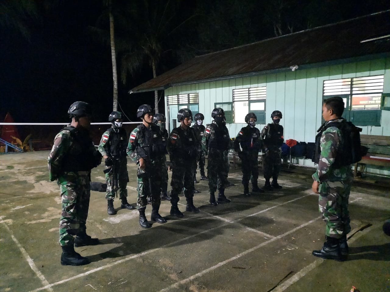 pastikan-keamanan-wilayah-keerom-satgas-yonif-413-bremorogelarsweeping-220806q-rev2.jpg