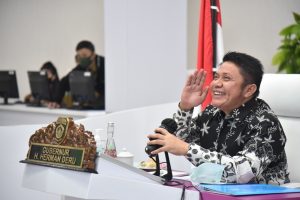 rakor-dengan-kpk-herman-deru-inginkan-win-win-solution-soal-aset-ptkai-dengan-5-kabkota-2208061-rev2.jpg
