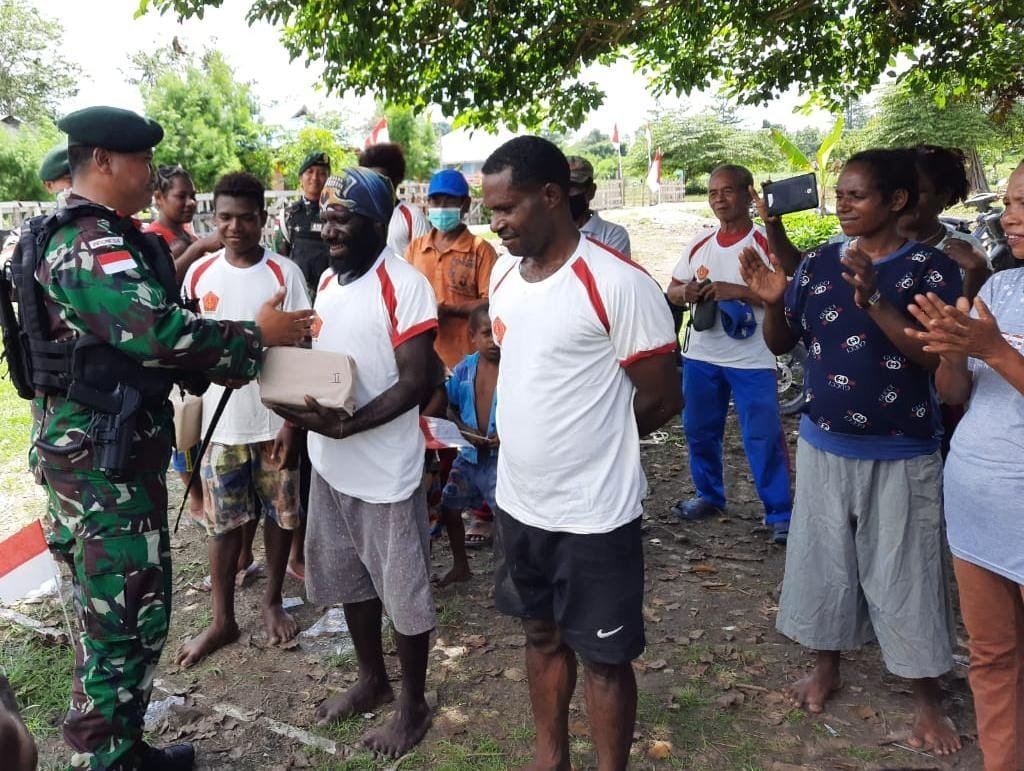 ratusan-warga-kampung-ifia-fia-banjiri-kegiatan-baksos-satgas-yonif-mr-413-bremoro-220806b-rev2.jpg